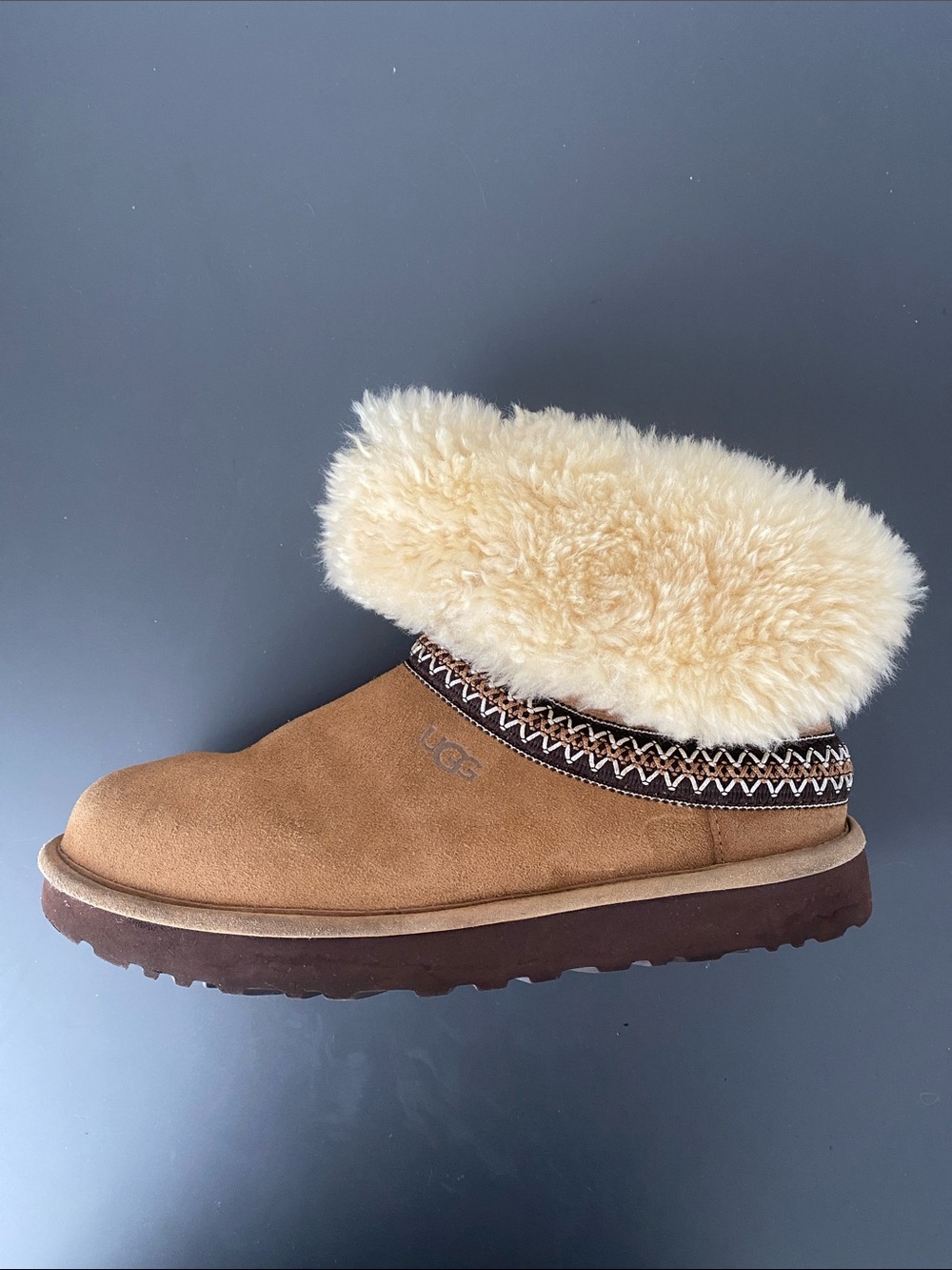 UGG Classic Short Crescent Suede Shearling Cuff Ankle Booties Sz 10 Boho Casual